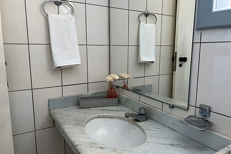 550m da PRAIA; 2 quartos; WiFi 300mbs; Piscina; Churrasqueir