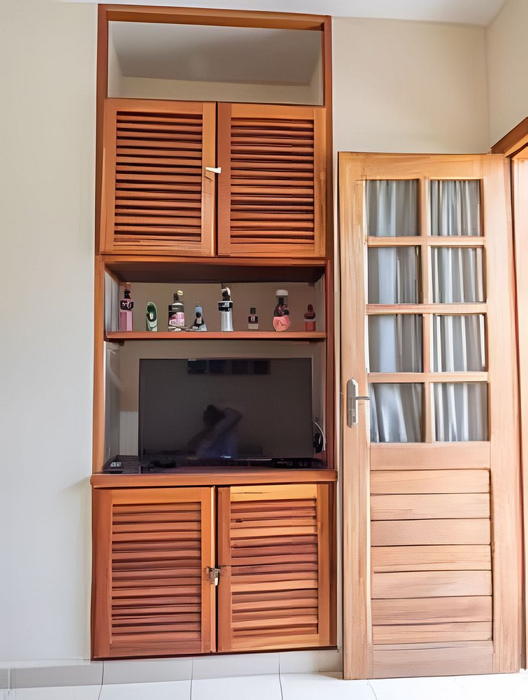 em frente à PRAIA de Taperapuan; piscina; 1 quarto; WiFi 300