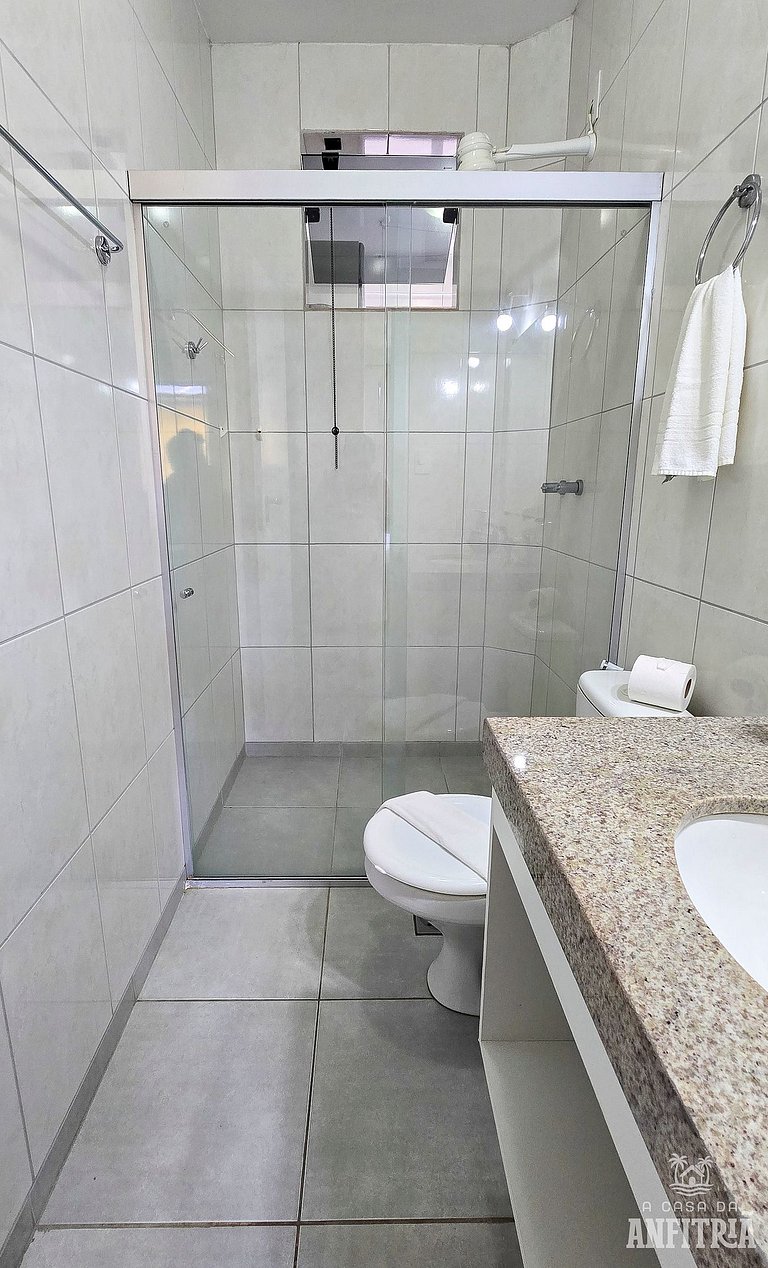 EM frente à PRAIA; 2 quartos; WiFi 300 mbs; até 6 pessoas; n