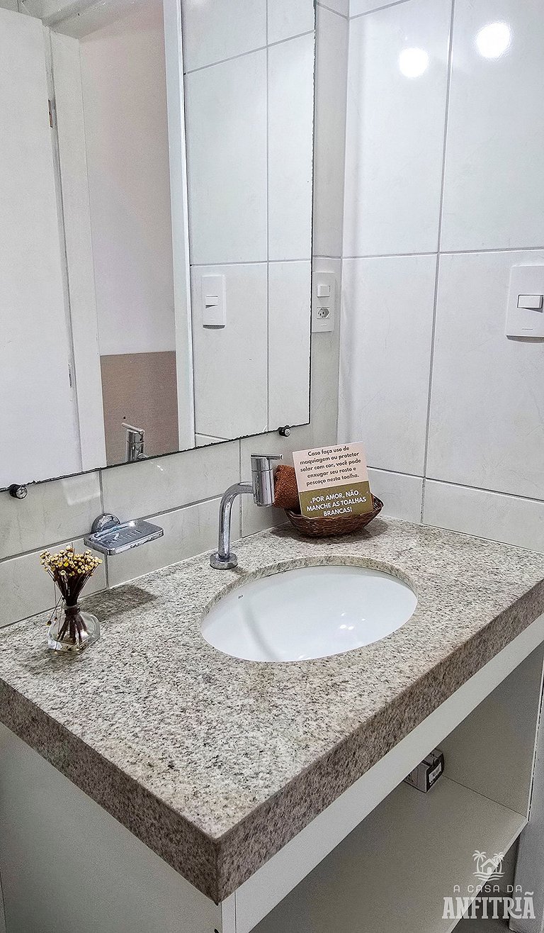 EM frente à PRAIA; 2 quartos; WiFi 300 mbs; até 6 pessoas; n